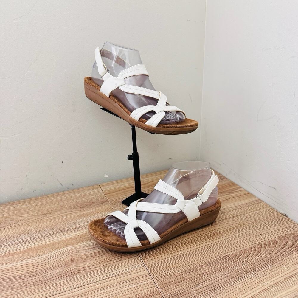 BareTraps women's White Leather strappy sandals Size 7.5